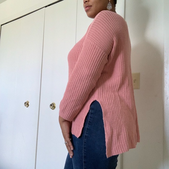 Pink, high-low sweater. Long 3/4 length sleeves. - Picture 2 of 3